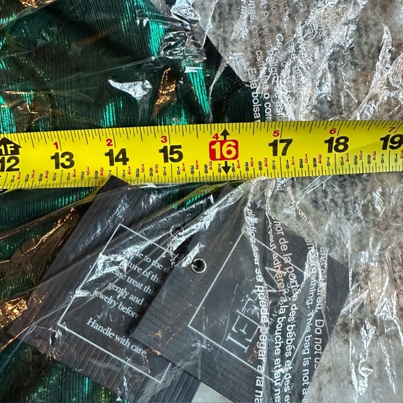 Mac Duggal Size 6 Green 27156 Cap Sleeve Deep V Neck High Slit Metallic
Gown - Picture 4 of 7